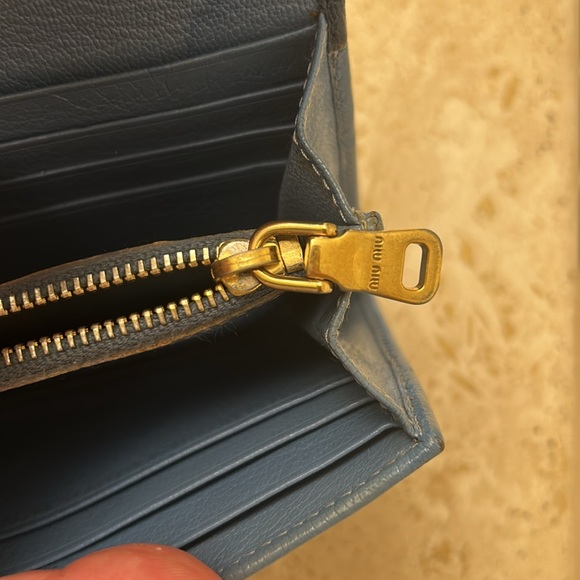 10730 Miu Miu Wallet - Picture 5 of 6